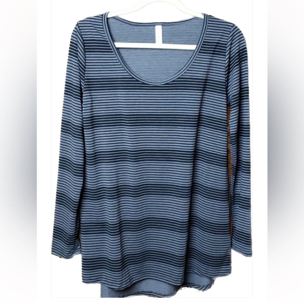 New LulaRoe Lynnae Top Size Medium
